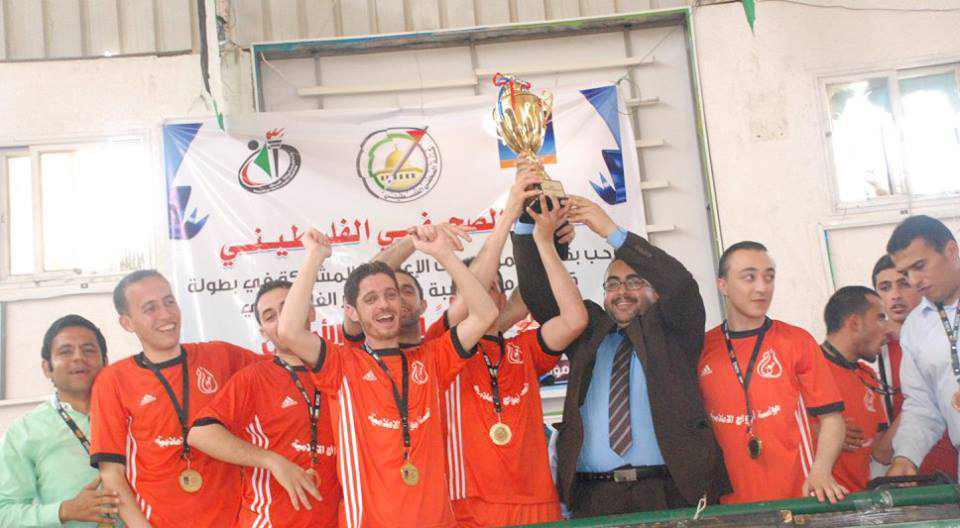 فريق أمواج بطل البطولة