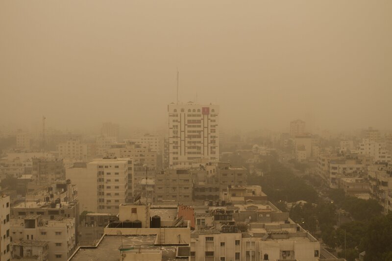 أجواء مغبرة وفرصة لتساقط أمطار محليّة