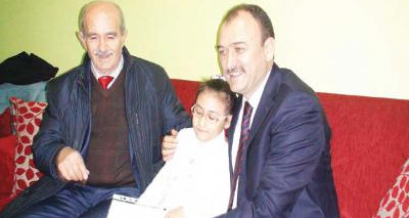 وزير التعليم التركي يعتذر من طفلة فلسطينية
