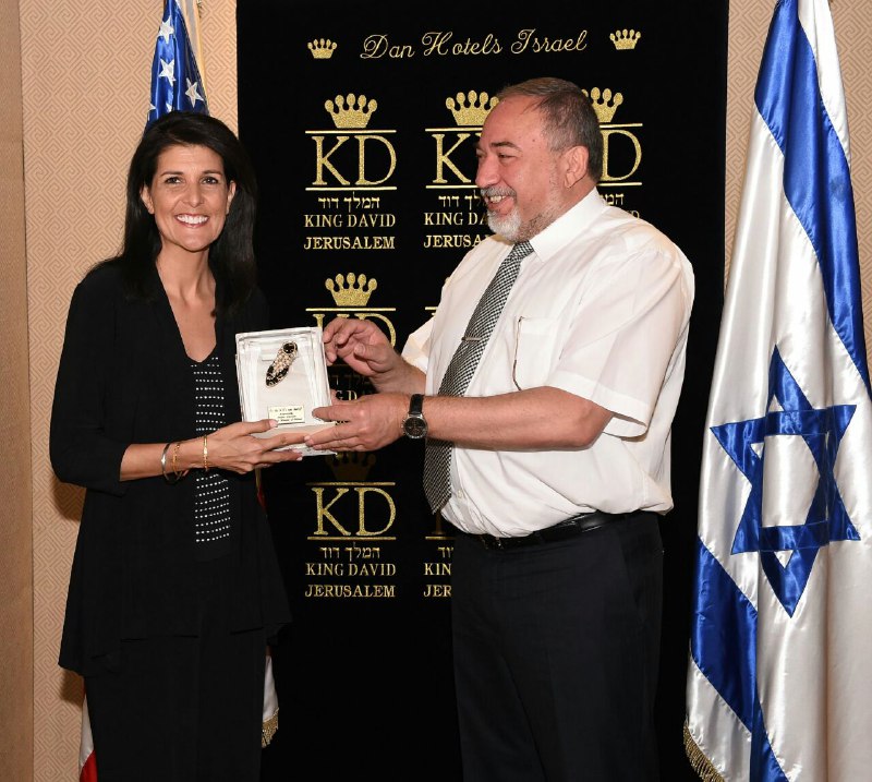 خلال لقاء ليبرمان مع هالي