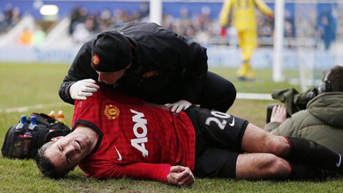 الإصابة تبعد فان بيرسي عن مانشستر يونايتد