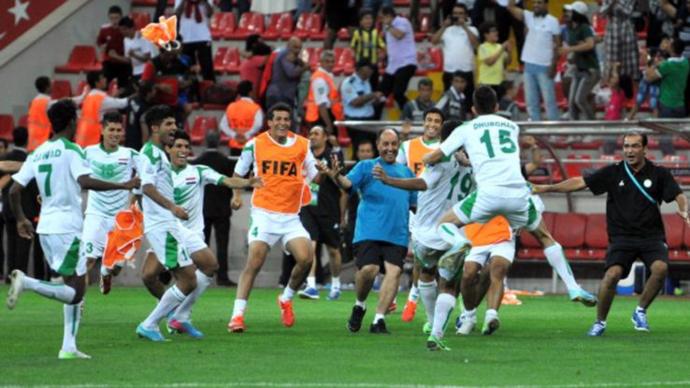 فرحة لاعبي العراق بالصعود لنصف النهائي
