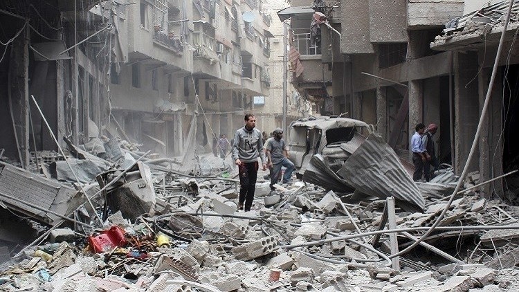 صورة "أرشيفية" لقصف القوات النظام السوري أحياء مدنية في حلب 