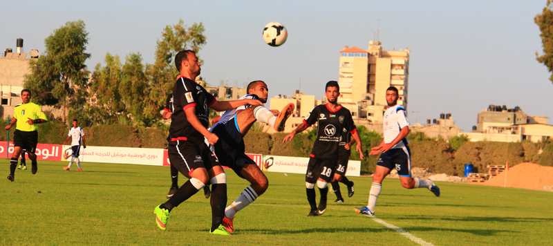 جانب من مباراة غزة الرياضي والهلال