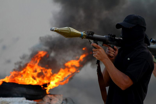 مناورات للجان المقاومة الشعبية بغزة ( ارشيف ) 