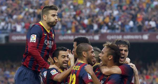 فرحة لاعبي برشلونة بهدف نيمار