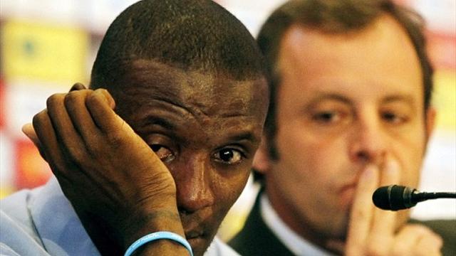 أبيدال يودّع برشلونة بالدموع