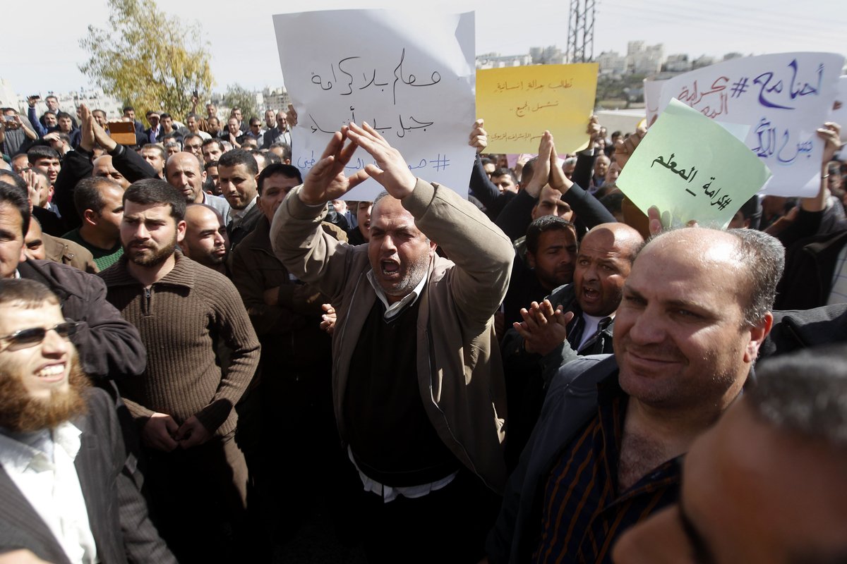  واصلت نسبة واسعة من المعلمين إضرابهم المفتوح عن العمل