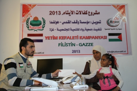 خلال توزيع كفالات الأيتام المكفولين