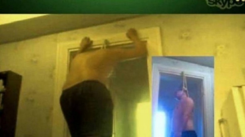 تنفيذاً لوعده...إنتحر مباشرة عبر "Skype"