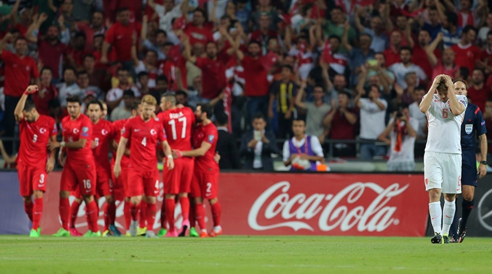 فرحة لاعبي تركيا بالفوز