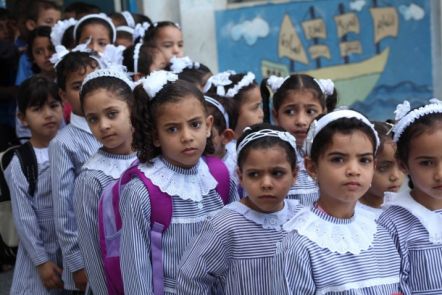 طالبات في المرحلة الابتدائية (الأرشيف)