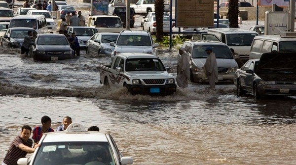 السيول التي ضربت الرياض (الأرشيف)
