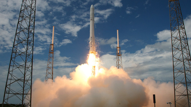 صاروخ "فالكون 9"