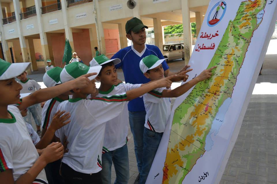 طلبة مخيم مشاعل التحرير الصيفية