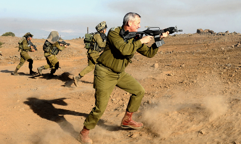 غانتس خلال مناورة عسكرية (الأرشيف)