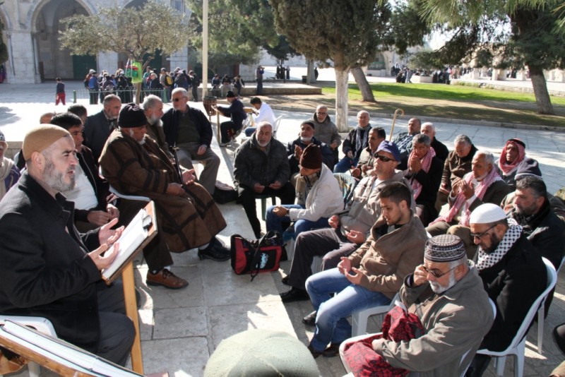 مصاطب العلم في الاقصى (أرشيف)