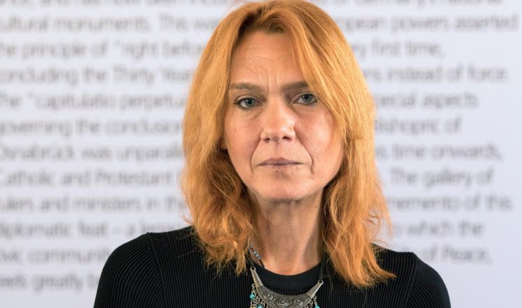 الكاتبة التركية أصلي أردوغان تتناول في أعمالها محنة الأكراد في بلدها (غيتي)