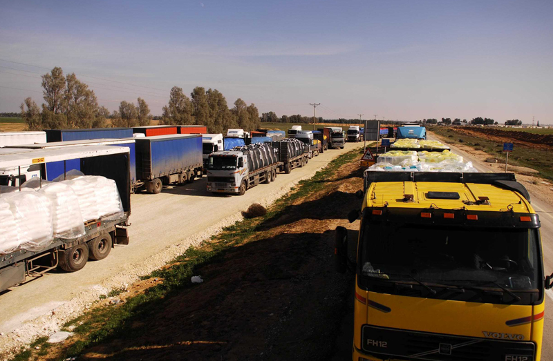 دخول بضائع وغاز طهي عبر" أبو سالم"