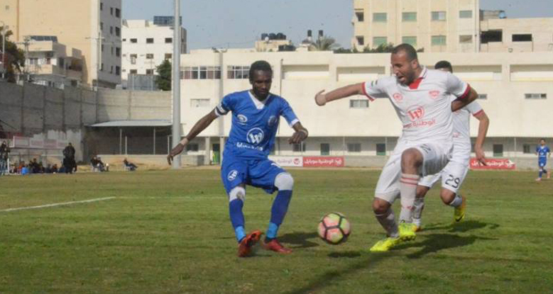 جانب من مباراة الشاطئ وغزة الرياضي