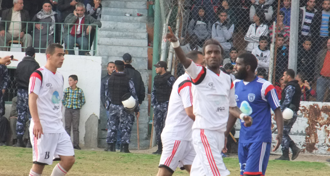 فرحة سليمان العبيد بهدفه في مرمى خدمات الشاطئ