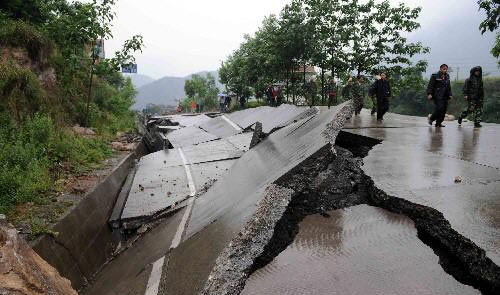 آثار زلزال (أرشيف)