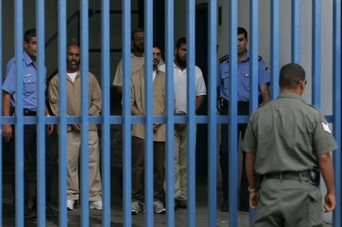 صورة (أرشيفية) للأسرى داخل سجون الاحتلال