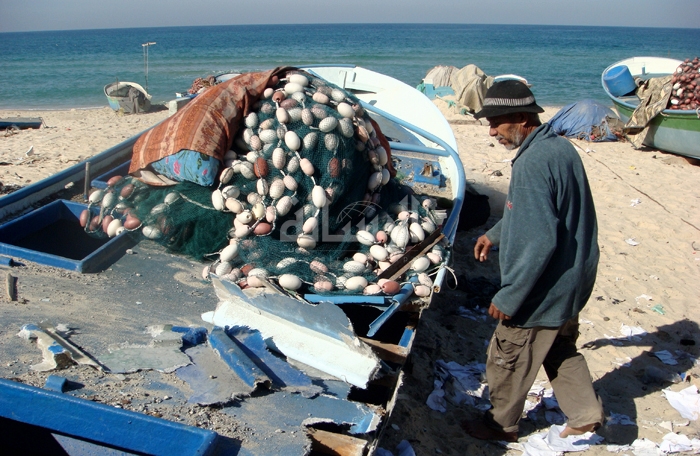 قارب "أبو هشام" 