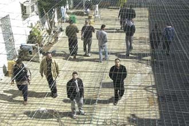 أسرى داخل سجون الاحتلال (أرشيف)