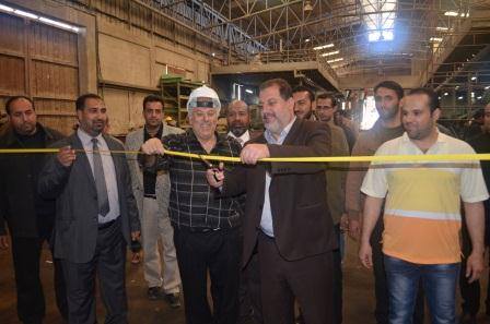 خلال افتتاح الوزير لخط انتاج الأنابيب