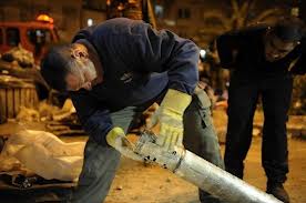 صورة (أرشفية) لسقوط قذائف صاروخية في النقب المحتل