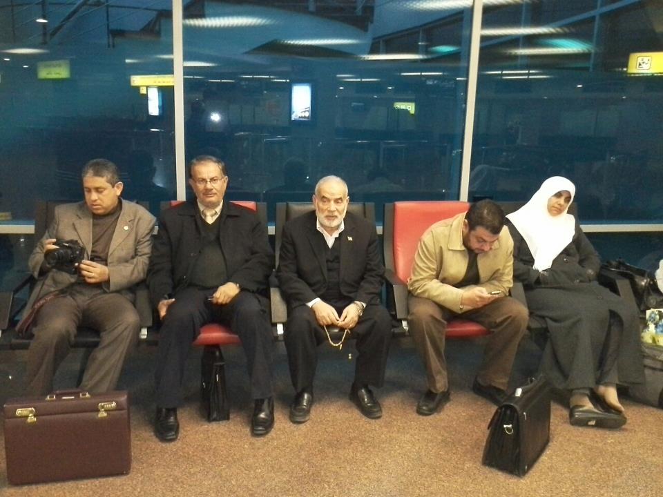 بحر والنواب بمطار القاهرة