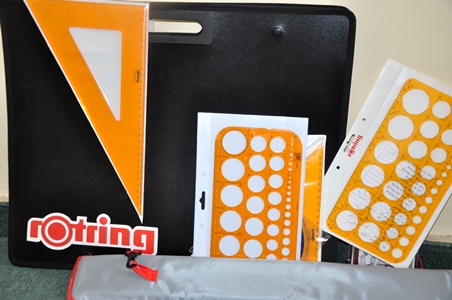 الحقيبة الهندسية التي وزعتها الكتلة على الطلبة