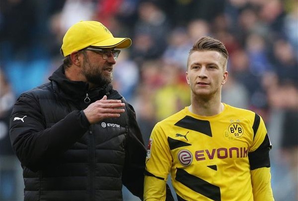 رويس يمينا وبجانبه كلوب