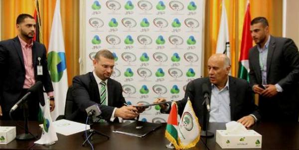 جانب من توقيع اتفاق الرعاية
