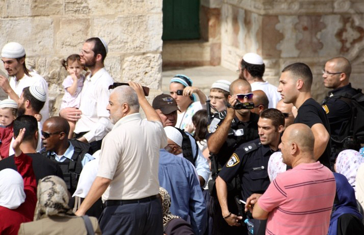 مستوطنون يحاولون اقتحام المسجد الأقصى  