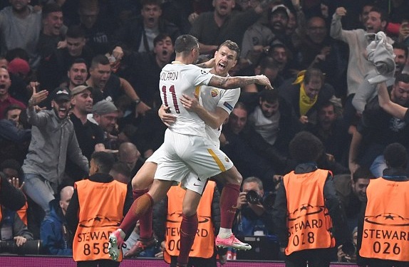 فرحة لاعبي روما بالفوز