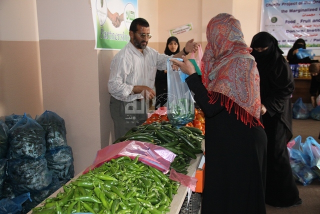 سوق خيرية للفقراء شرق خانيونس