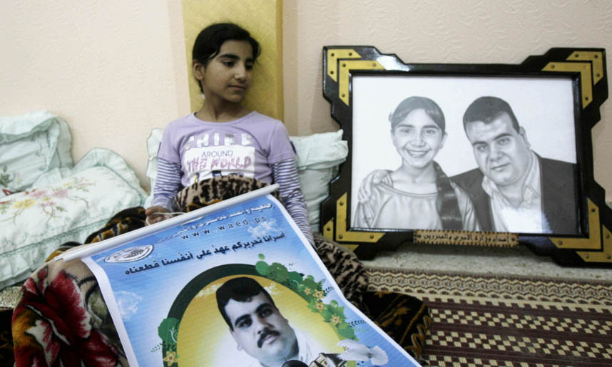 جمانة وصورتها المدبلجة مع والدها 