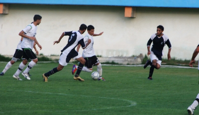 جانب من مباراة الفريقين