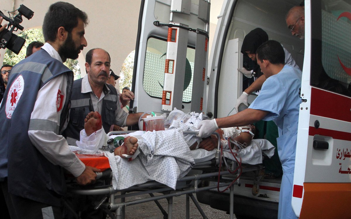 اسعاف مصاب في غزة (الأرشيف)