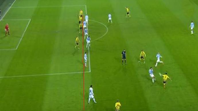 هدف دورتموند الثالث من وضعية تسلل واضحة