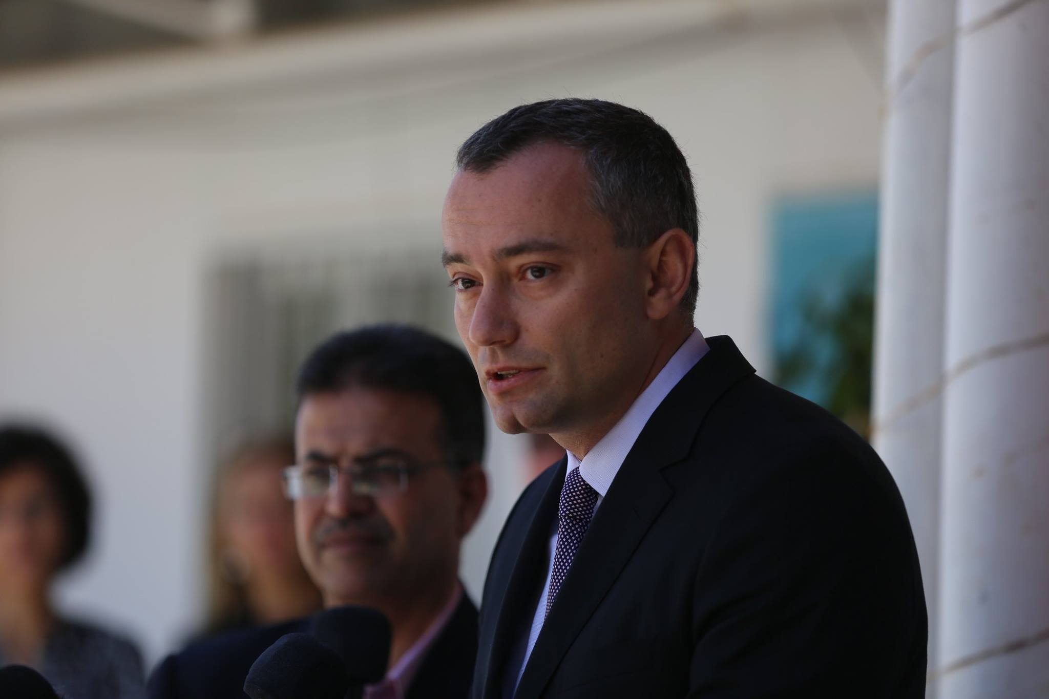 جانب من المؤتمر الصحفي لمبعوث الأمم المتحدة لعملية "التسوية" في الشرق الأوسط "نيكولاي ميلادينوف"