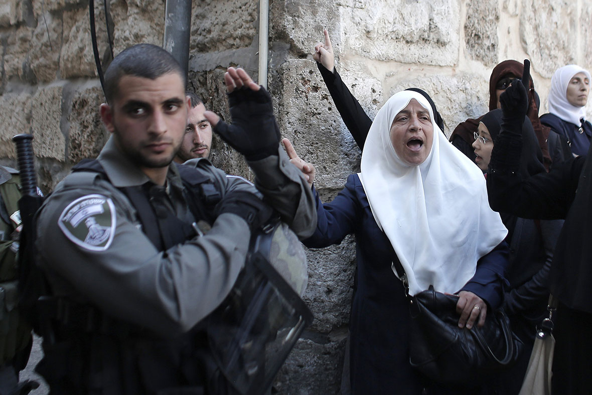 قوات الاحتلال الاسرائيلي تمنع النساء من زيارة الأقصى (الأرشيف)