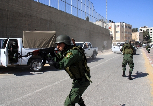 أفراد الوقائي برام الله يقتحمون سكن الطلاب (أرشيف)