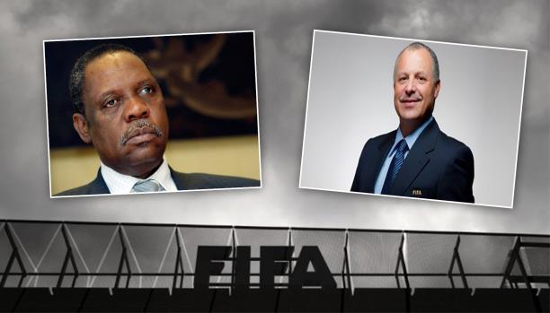 أبو ريدة يمينا وبجواره حياتو