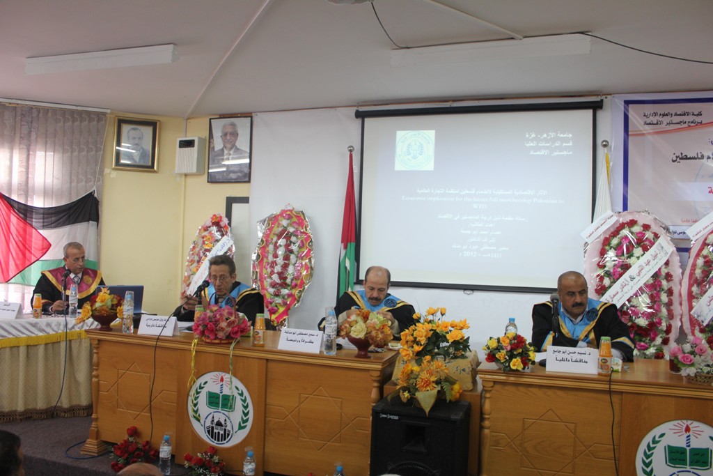 خلال جلسة المناقشة