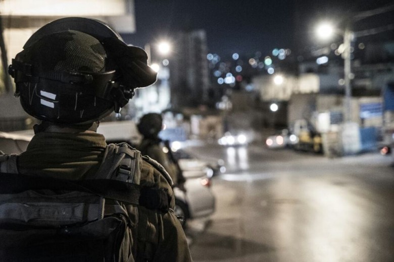 مواجهات واعتقال 23 مواطنا بالضفة بينهم عائلة كاملة