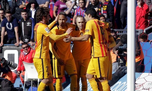 فرحة لاعبي برشلونة بالفوز