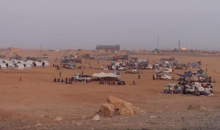 صورة للنازحين إلى مناطق "قوات سوريا الديمقراطية" (الجزيرة)